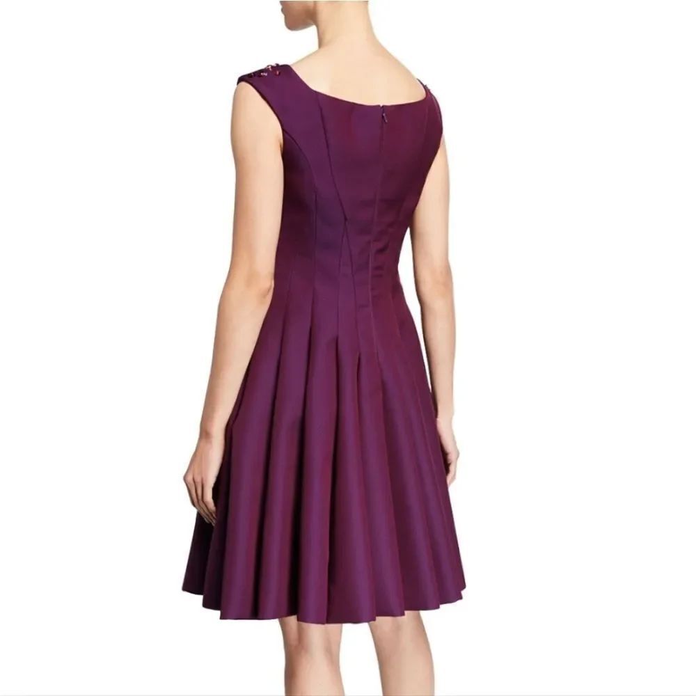 BRAND NEW GABBY SKYE SLEEVELESS ROUNDNECK LINE GOLD ZIP CLOSURE  DRESS